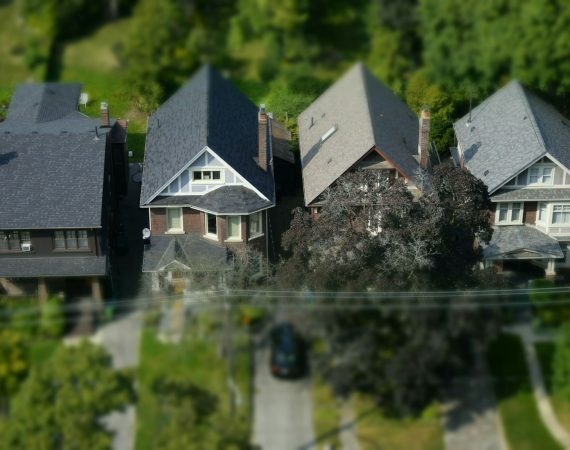 tilt-shift photography of house minitaure